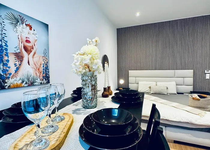Comfy 1-bedroom Apartment, 12 Minutes From Area Apartment