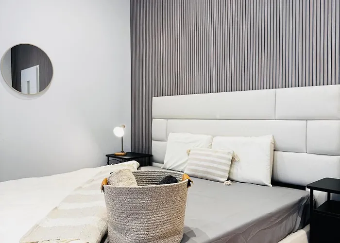 Comfy 1-bedroom Apartment, 12 Minutes From Area