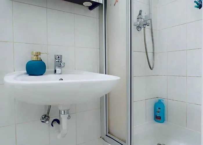 Apartment Comfy 1-bedroom Apartment, 12 Minutes From Area Vienna