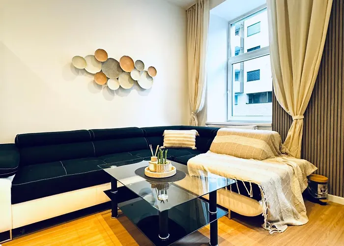 Apartment Comfy 1-bedroom Apartment, 12 Minutes From Area *