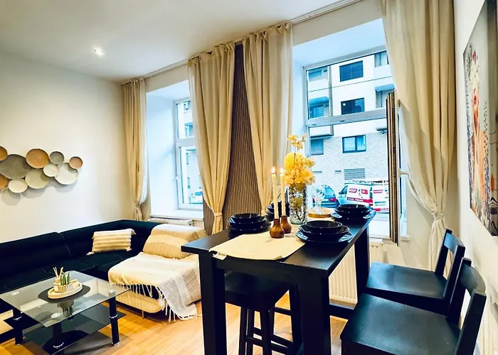 Comfy 1-bedroom Apartment, 12 Minutes From Area Apartman Bécs